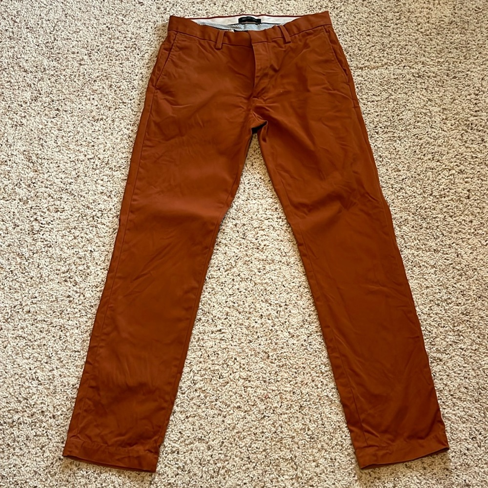 Banana republic men’s Gavin relaxed straight chino, color burnt orange, 31x32
